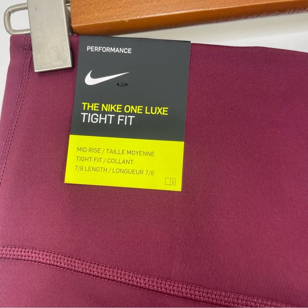 NWT Nike Women’s One Luxe‎ Mid-Rise 7/8 Leggings Medium